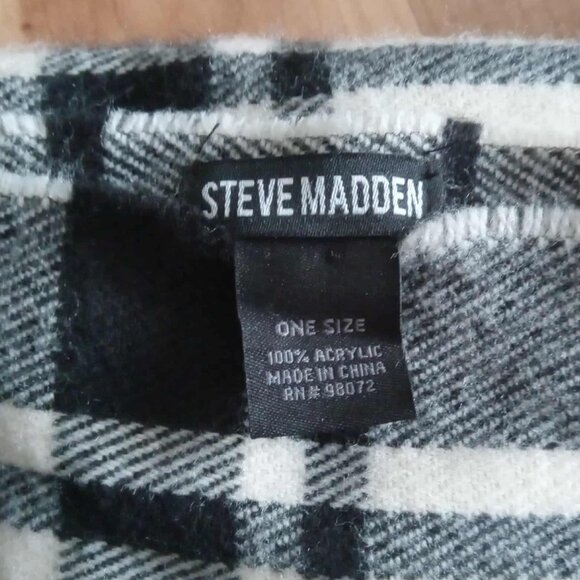 Steve Madden Pom Beanie and Scarf Set - Picture 7 of 9